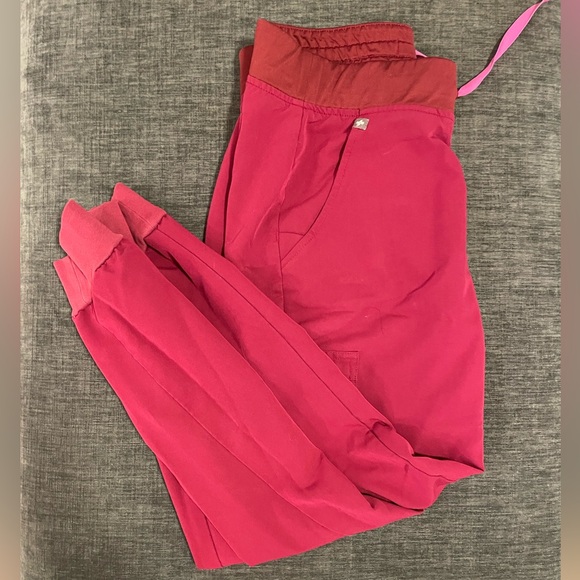 EUC FIGS Zamora Joggers in Dark Magenta--Medium Petite - Picture 2 of 2